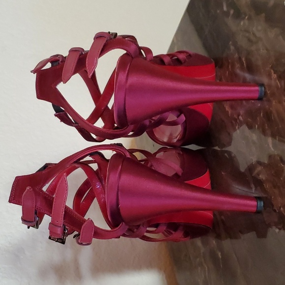 Like NEW Cesare Paciotti fuschia strappy heels - Picture 5 of 16